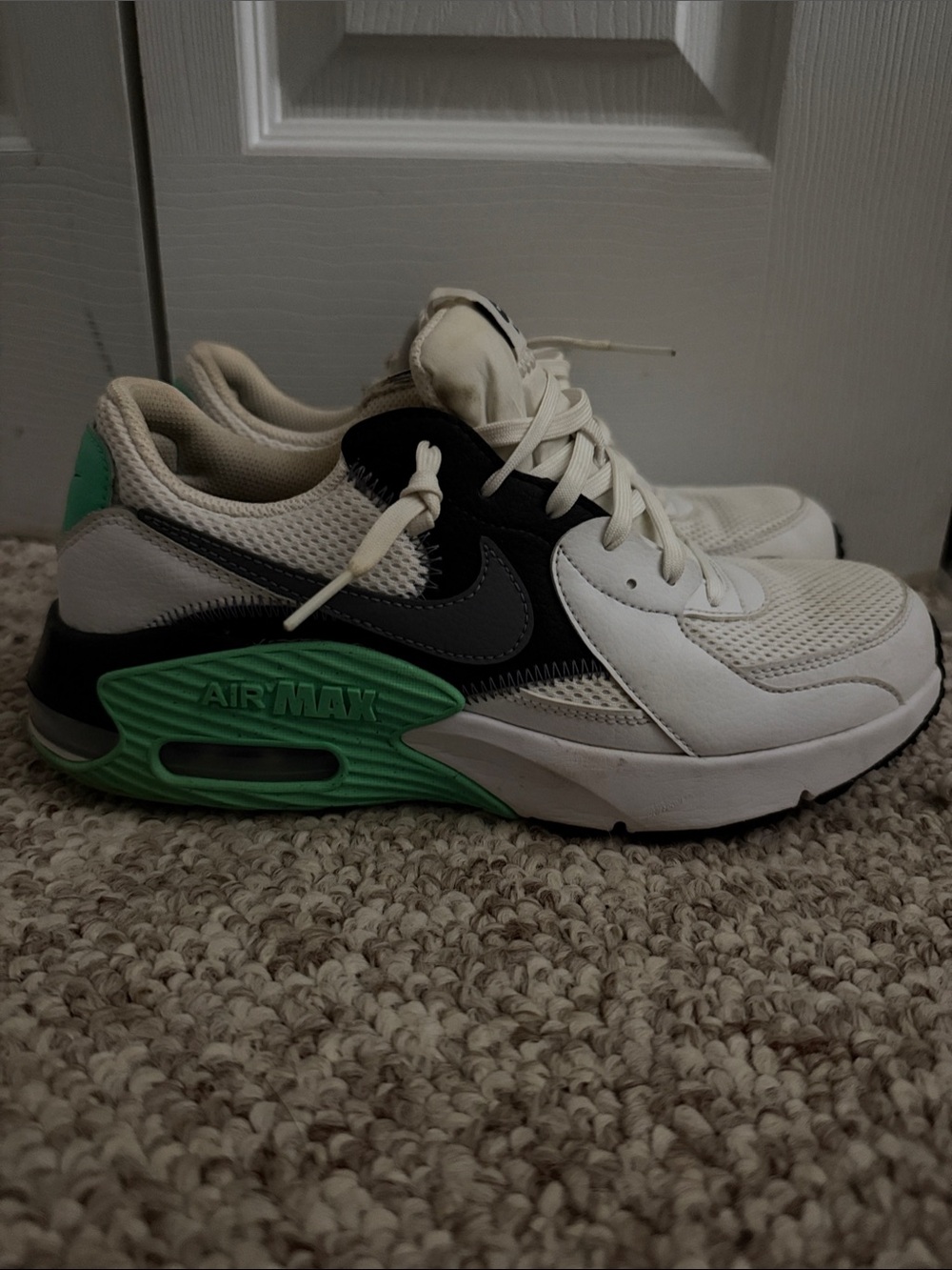 Nike Womens Air Max Sneakers - White / Black / Mint Green